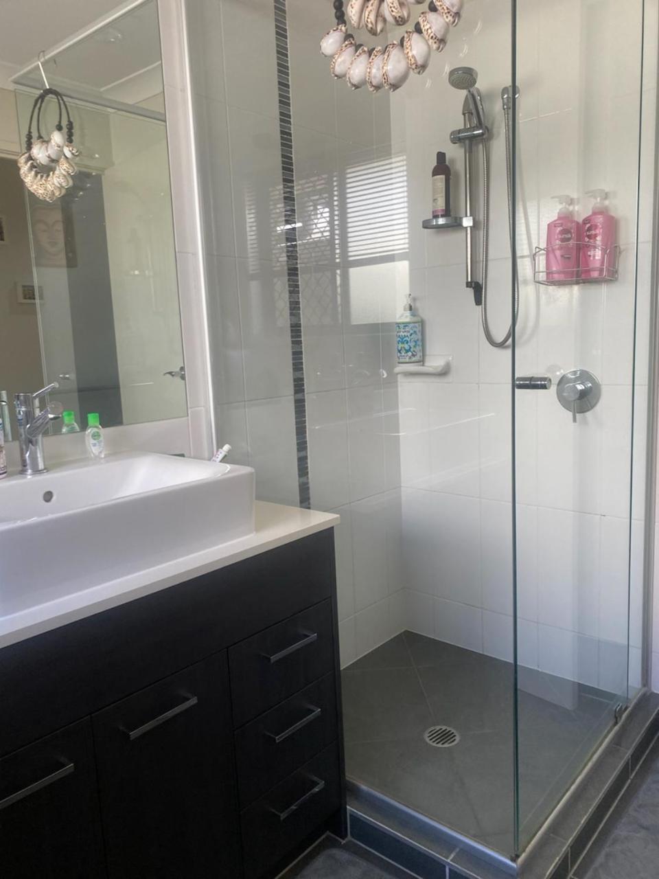 Manhattan B&B Guest Rooms North Lakes Bagian luar foto