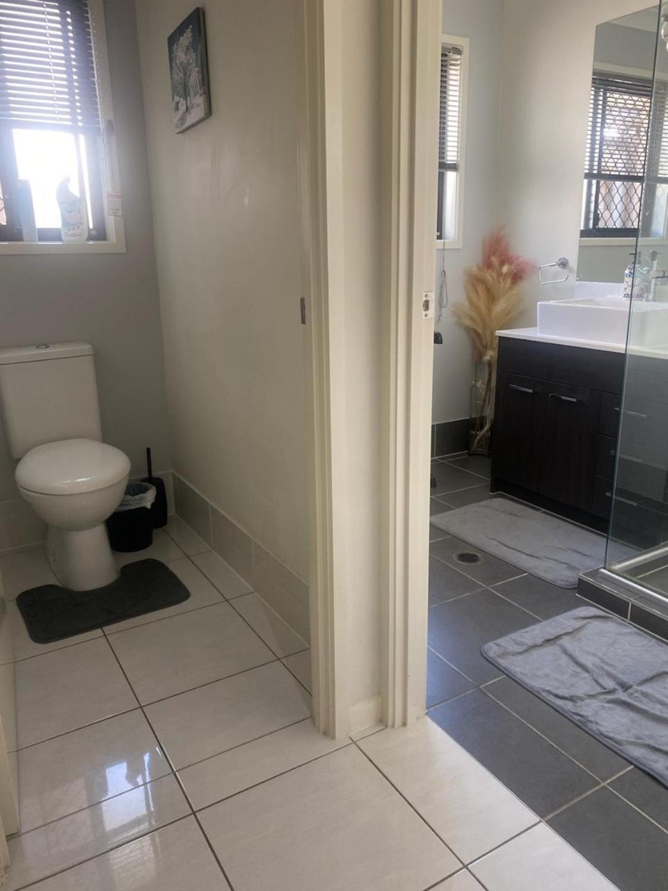 Manhattan B&B Guest Rooms North Lakes Bagian luar foto